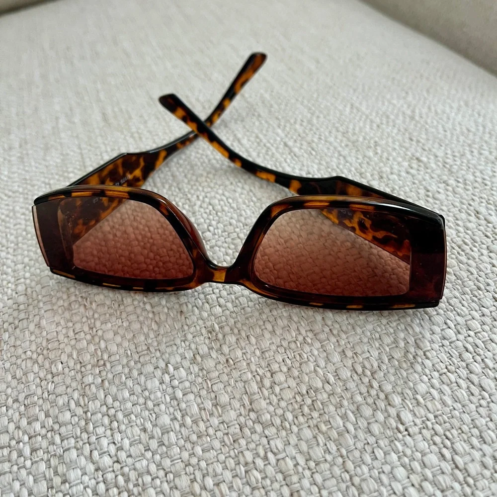 Tortoise Shell Rectangular Sunglasses - Picture 3 of 4